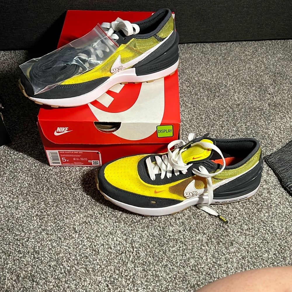 Nike Waffle One - NWT
